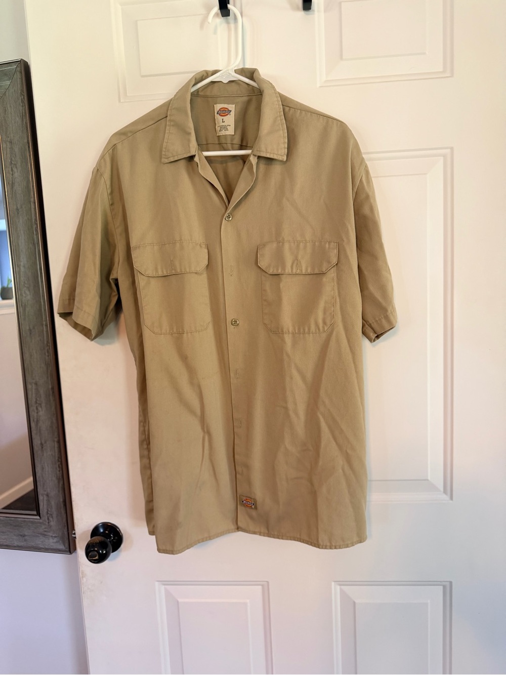 Dickies Men’s Short Sleeve Button-Down Shirt in Khaki 4-